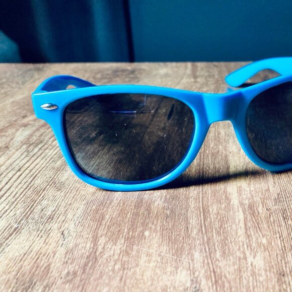 Unbranded Women's Turquoise Blue Wayfarer Style Sunglasses - Picture 1 of 7